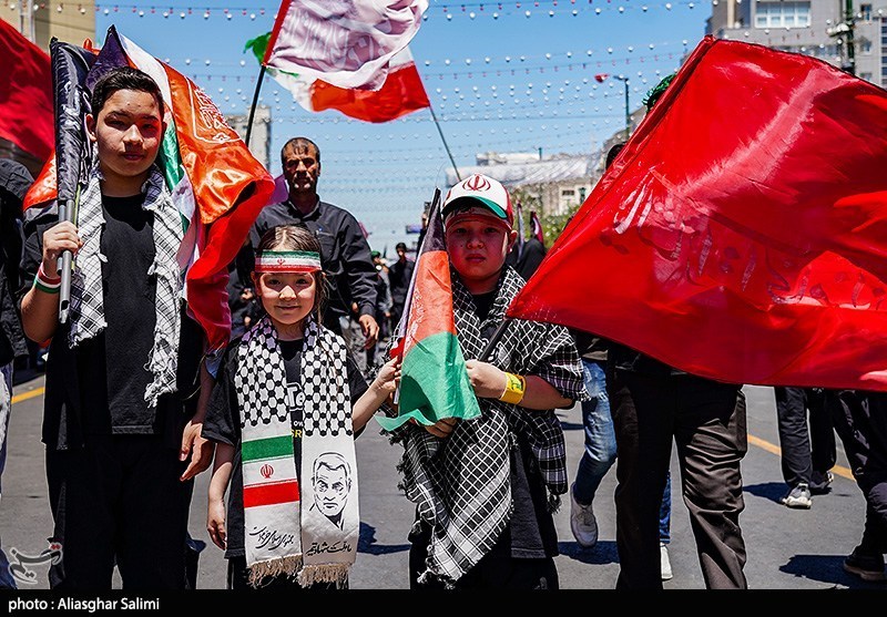 پیش از آغاز مراسم تشییع پیکر مطهر آقای شهید ایران - مشهد