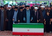 اقامه نماز بر پیکر رهبر شهید و خانواده ایشان در حرم مطهر رضوی