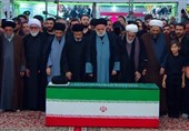 بإمامة نجله الأکبر.. الصلاة على جثمان الشهید الخامنئی فی حرم الإمام الرضا (ع)
