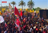 من جسر الکوفة إلى مرقد أمیر المؤمنین.. مسیرة تشییع تاریخیة للخامنئی