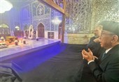 ادای احترام  وزیر خارجه و رئیس مجلس اندونزی در مرقد قائد شهید ایران