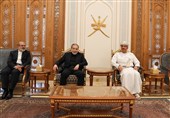 عراقجی یبحث مع نظیره العُمانی تنفیذ المادة الخامسة من مذکرة تفاهم إسلام آباد