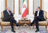 عراقجی فی لقائه ممثل الأمم المتحدة: إیران تدعم بقوة سیادة لبنان ووحدة أراضیه