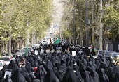 تماشای تاریخ از پشت آن رنگ کهربایی