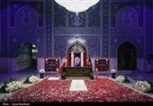 حضور مردم عزادار بر مزار مطهر رهبر شهید انقلاب اسلامی