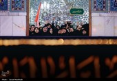 حضور مردم عزادار بر مزار مطهر رهبر شهید انقلاب اسلامی