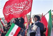 زنی پرصلابت با پرچم ایران؛ زنی شبیه ایران بود