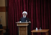 دانشگاه ‌‌عقلانیت را ‌در کنار علم‌آموزی‌ به نسل جوان منتقل کند