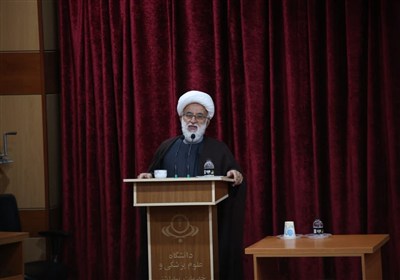 دانشگاه ‌‌عقلانیت را ‌در کنار علم‌آموزی‌ به نسل جوان منتقل کند