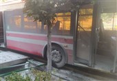 تصادف یک اتوبوس‌ بی‌.آر.تی تهران با 7خودرو و موتور در خیابان ولی‌عصر