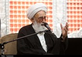 بزرگداشت رهبر شهید از سوی آیت‌الله مکارم شیرازی