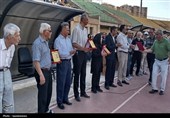 زنده نگه داشتن نام بزرگان فوتبال کردستان در یک دیدار خاطره‌انگیز+تصویر