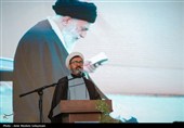 محفل انس با قرآن کریم به یاد امام شهید ایران در گلزار شهدای کرمان