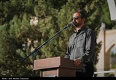 محفل انس با قرآن کریم به یاد امام شهید ایران در گلزار شهدای کرمان