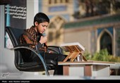 محفل انس با قرآن کریم به یاد امام شهید ایران در گلزار شهدای کرمان