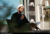 محفل انس با قرآن کریم به یاد امام شهید ایران در گلزار شهدای کرمان