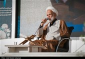 محفل انس با قرآن کریم به یاد امام شهید ایران در گلزار شهدای کرمان