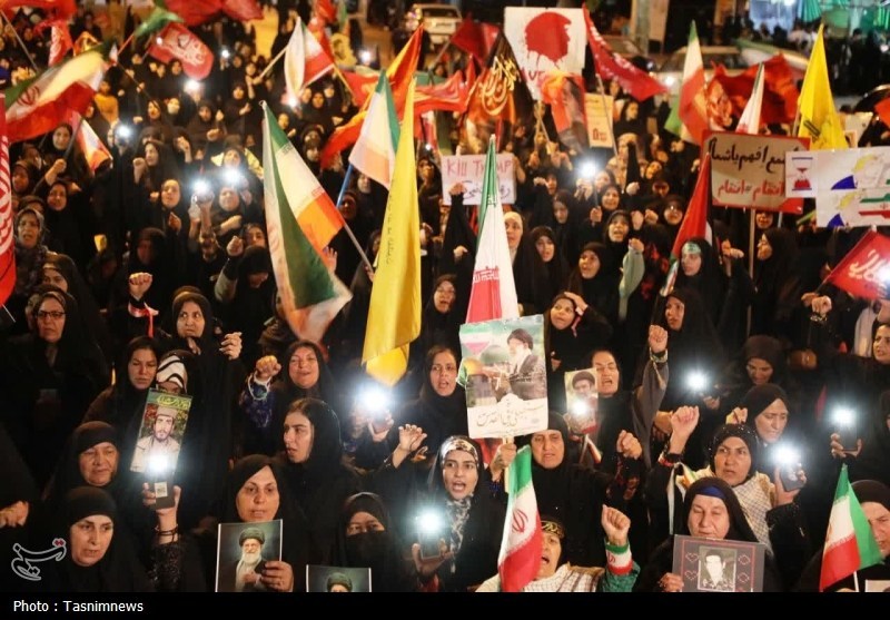 خروش شبانه یاسوجیها در سنگر خیابان؛ 141 شب فریاد علیه استکبار+تصاویر شهید امام خامنه ای (ره) , اخبار یاسوج ,