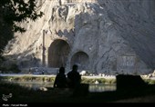 مسافران تابستانی در طاقبستان