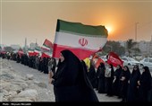 زنجیره انسانی «جان‌فدایان خلیج‌فارس» در بندرعباس