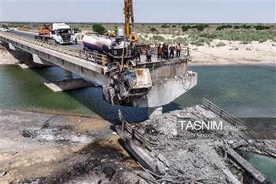 خسارت حملات موشکی آمریکا به پل های بندر خمیر - هرمزگان