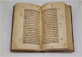 رونمایی از نسخه خطی کتاب اهدایی رهبر شهید به کتابخانه حرم رضوی