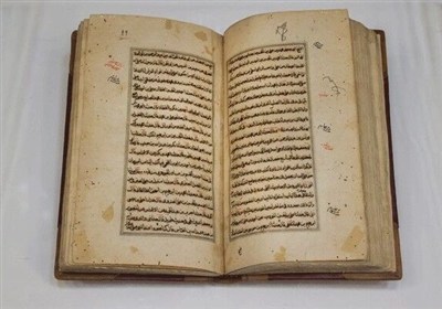 رونمایی از نسخه خطی کتاب اهدایی رهبر شهید به کتابخانه حرم رضوی