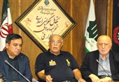تاجرنیا: چرا کاری می‌کنند که بازیکنان دو قراردادی شوند؟