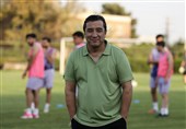 خداداد عزیزی مانعی برای همراهی تراکتور ندارد