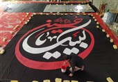 قصه مردی که نام شهدا را به آسمان کربلا می‌فرستد