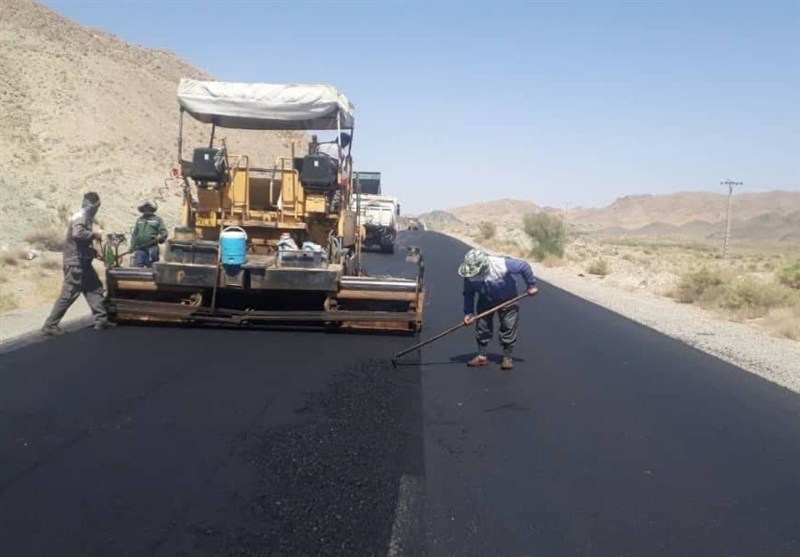 پس از 15 سال مطالبه؛ محور قهستان–منصورآباد بهسازی و ایمن شد