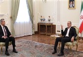 بزشکیان: لا یمکن لأی عامل أو حدود أن یفصم الاواصر الراسخة بین إیران والعراق