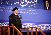 اطاعت از رهبری، وظیفه شرعی ماست/نقد مسئولین همراه گفتگو باشد نه شعار
