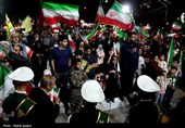 زنجیره انسانی اصفهانی‌ها در دفاع از کوه کلنگ نطنز و حمایت از جنوب کشور