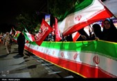 زنجیره انسانی اصفهانی‌ها در دفاع از کوه کلنگ نطنز و حمایت از جنوب کشور