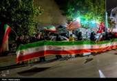 زنجیره انسانی اصفهانی‌ها در دفاع از کوه کلنگ نطنز و حمایت از جنوب کشور