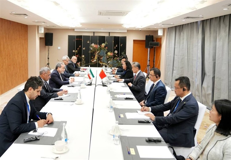 Araqchi Blames US for Insecurity in Strait of Hormuz