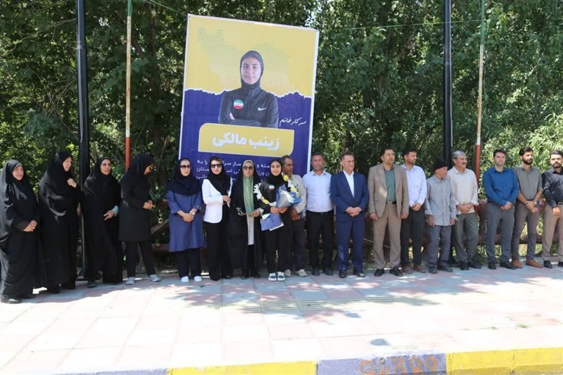 بانوی افتخارآفرین هاکی کردستان در میان استقبال مردم به خانه بازگشت اخبار استان کردستان , هاکی ,