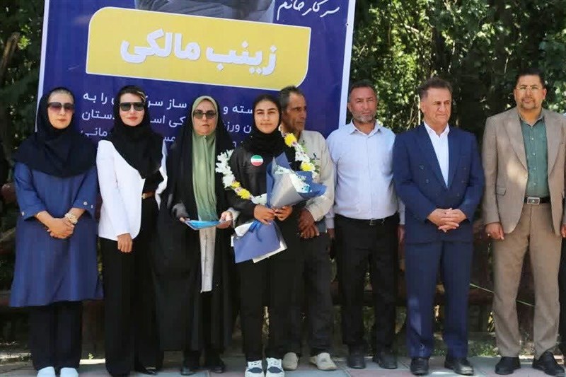 بانوی افتخارآفرین هاکی کردستان در میان استقبال مردم به خانه بازگشت اخبار استان کردستان , هاکی ,