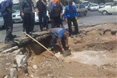هدررفت کلان آب و ناهماهنگی شهرداری و آبفا/طالقانی به رودخانه تبدیل شد!