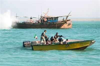 آزادی لنج‌های ربوده شده از دست دزدان دریایی سومالی