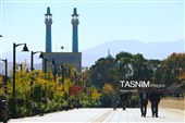 سبزه‌ میدان زنجان به ‌عنوان قلب تاریخی شهر، قدمتی چند صد ساله دارد و در گذشته محل تلاقی مسیر های تجاری و فرهنگی بوده است. این میدان در کنار بازار قدیمی و کاروانسراهای تاریخی، نشانی از اصالت معماری زنجان است. اجرای طرح ‌های مرمتی اخیر، هویت گذشته را با نیاز های امروز شهر پیوند داده است و سبزه‌ میدان همچنان یکی از مهم ‌ترین نمادهای زندگی اجتماعی و تاریخی مردم زنجان به شمار می‌رود.