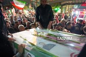 طنین «لبیک یا حسین» در وداع شبانه زنجانی‌ها با شهدای پاسدار