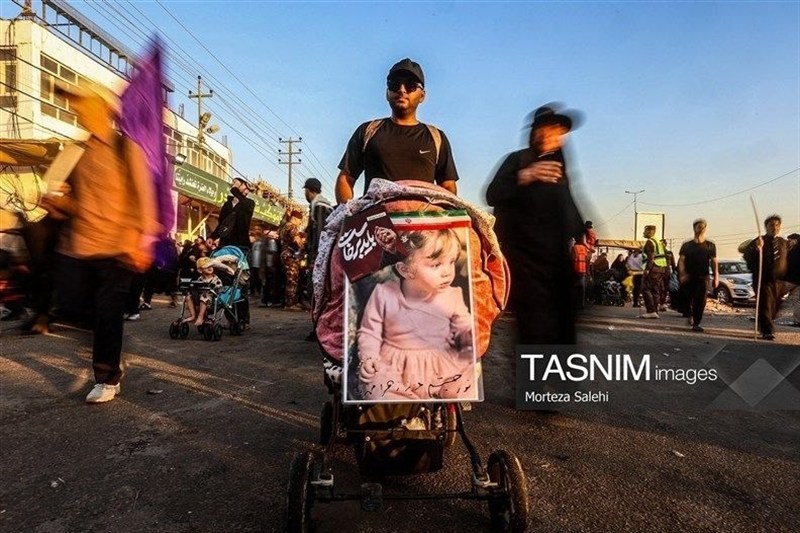 زائران اربعین در مرز مهران از دلدادگی به سیدالشهدا(ع) می‌گویند