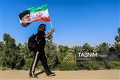 پیاده روی زائرین اربعین حسینی به یاد رهبر شهید انقلاب