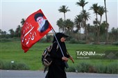 پیاده روی زائرین اربعین حسینی به یاد رهبر شهید انقلاب