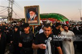 پیاده روی زائرین اربعین حسینی به یاد رهبر شهید انقلاب