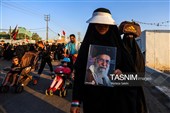 پیاده روی زائرین اربعین حسینی به یاد رهبر شهید انقلاب