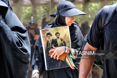 پرچم سرخ انتقام بر دوش زائران حسینی در مرز خسروی