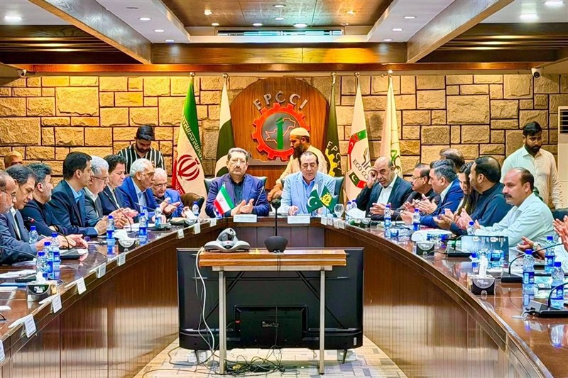 Iran, Pakistan Move to Eliminate Trade Barriers